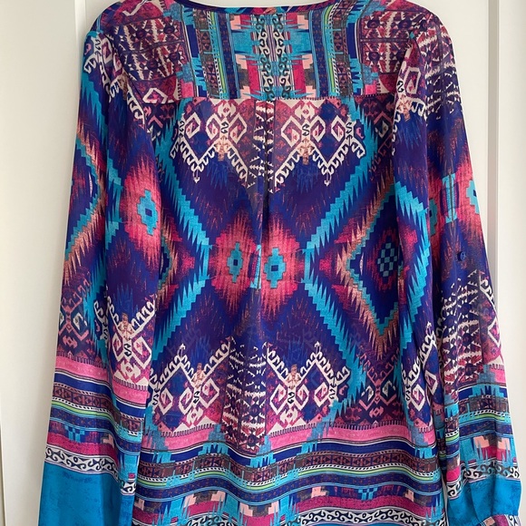 Semi-sheer geometric pattern blouse, size L. - Picture 2 of 12